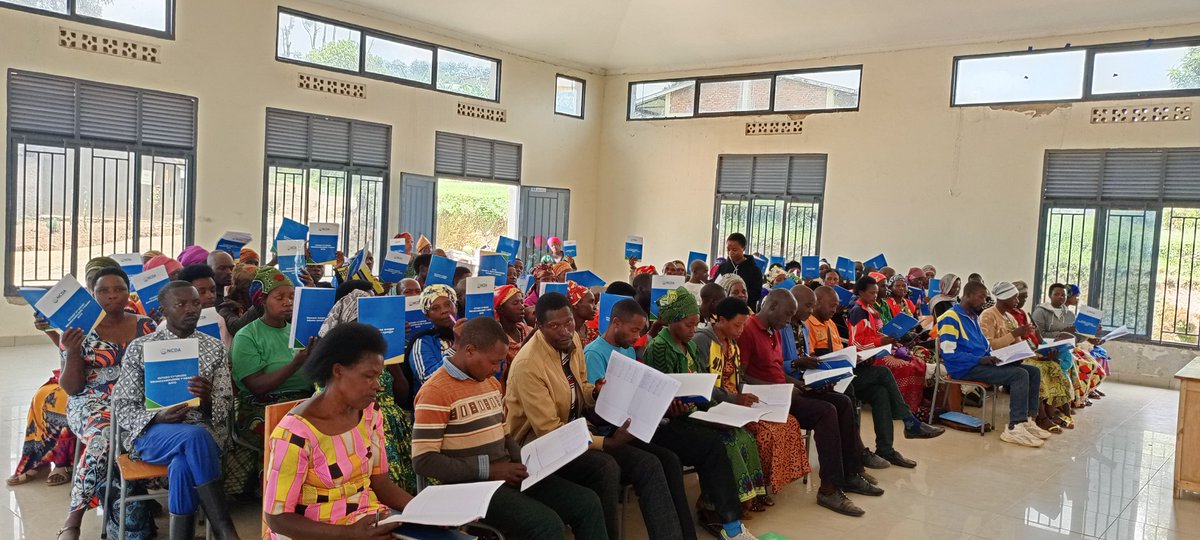 CaritasNyundo's tweet photo. Kuva taliki ya 25 - 26/02/2025 @CaritasNyundo yahuguye ababyeyi 1428 bafasha mungo mbonezamikurire y'Abana bato #HomeBECD muri  @RutsiroDistrict ku mikoreshereze y'igitabo cy' urugombonezamikurire #ECDBook https://t.co/HRN1n3kOHa
