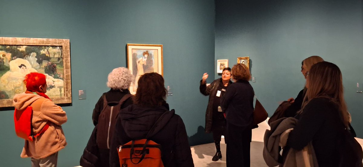 🟣 Visita, guiada de la mà de la comissària <a href="/vinyetp/">Vinyet Panyella</a>, a l'exposició "De Montmartre a Montparnasse. Artistes catalans a París, 1889-1914" al <a href="/museupicasso/">Museu Picasso Barcelona</a>. Una desena de sòcies de l'APDC han gaudit de la mostra.

<a href="/periodistes_cat/">Col·legi de Periodistes de Catalunya</a>
<a href="/emmanuelguigon/">Emmanuel Guigon</a>