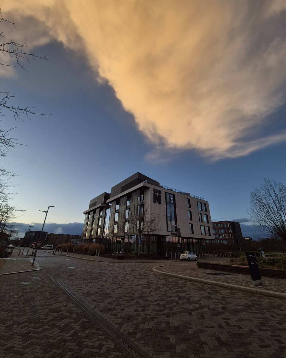 Sunset over Senate.

We've reached the halfway point of the week, we hope it has been a great one for all our students, staff and the UON community.

See you all again tomorrow ✨️🙌

#Northampton #photography #sunset #Waterside #Uninorthants