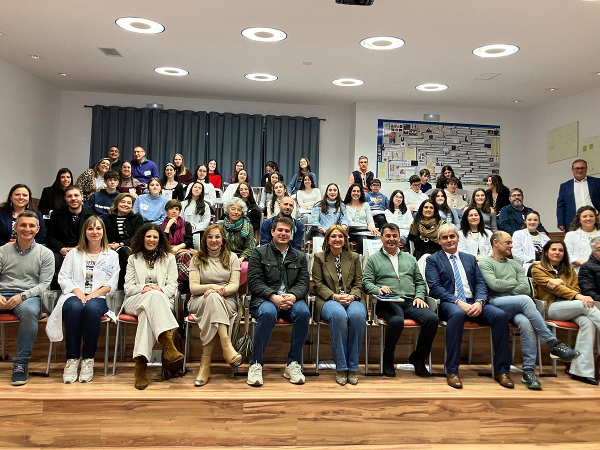 La secretaria general de Educación entrega los premios de la Yincana Librarium STEAM, organizada por la Consejería de Educación

🏆👏Enhorabuena al <a href="/iesalbalat/">IES Albalat</a> de Navalmoral de la Mata y al resto de premiados

👉juntaex.es/w/yincana-libr…