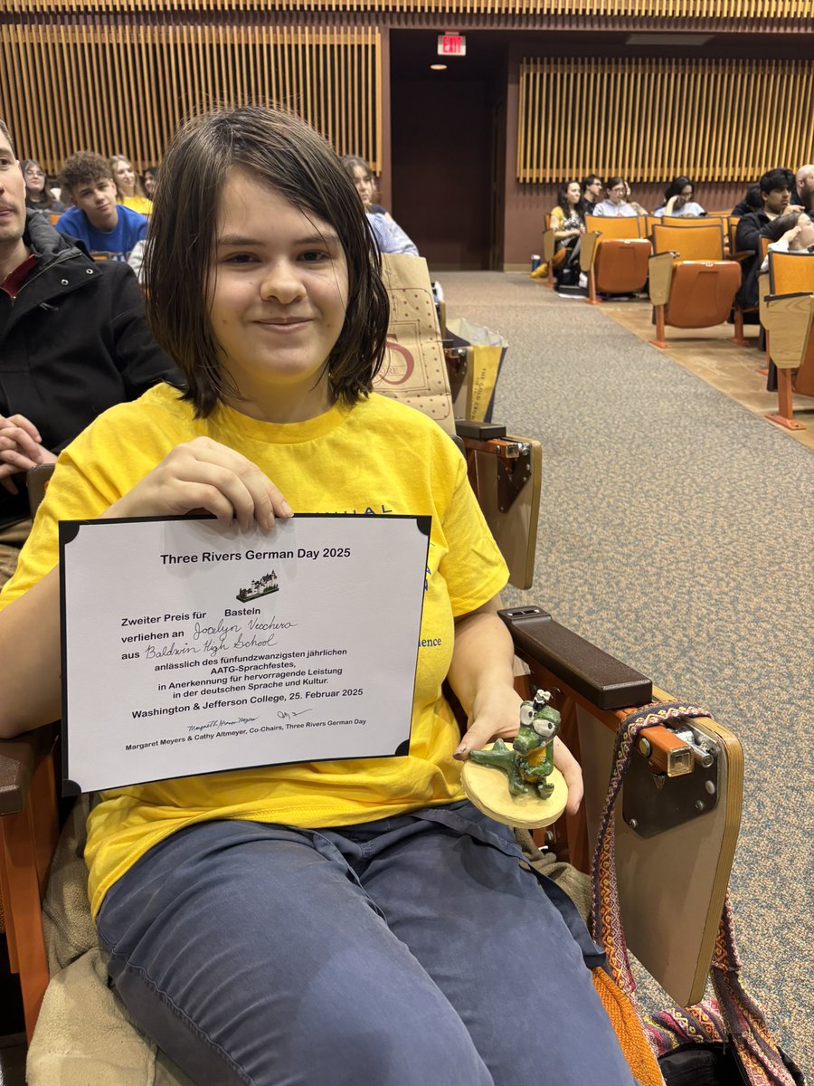 A successful #WJGermanDay yesterday!🇩🇪 So proud of all our German students who participated! 🏆A special shout out to Ishmerika for winning first place in the drawing category and to Jocelyn for winning second place in the craft category!!🏆