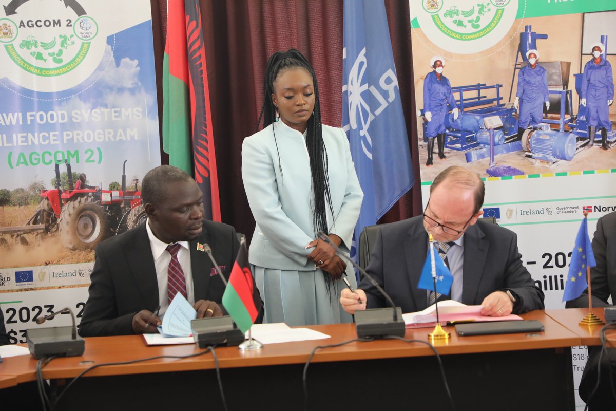 AGCOM_Project's tweet photo. The Malawi Food Systems Resilience Program (MFSRP), locally branded as AGCOM 2, today received a resource boost following the signing of an additional funding agreement between the World Bank and the Government of Malawi. https://t.co/UyXRUgAnmY