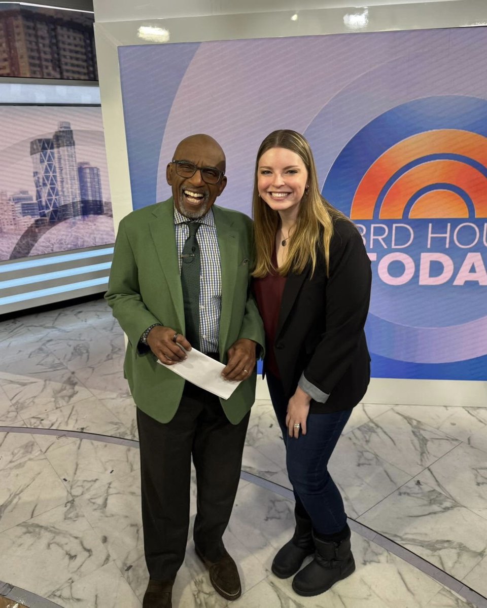 sunyoswego's tweet image. Big Laker win! 🎉 Public Relations alum Kristen Burke Stahl ’15 made waves pitching her firm, ICR, on a national stage — including a feature on the @TODAYshow on @nbc! She even met famous Oswego alum 
@alroker, who said he wore green just for her. 🥹💚

#SUNYOswego #OswegoAlumni