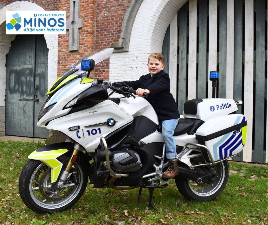 📸 𝗖𝗼𝗺𝗺𝘂𝗻𝗶𝗲- 𝗲𝗻 𝗹𝗲𝗻𝘁𝗲𝗳𝗲𝗲𝘀𝘁𝘀𝗵𝗼𝗼𝘁 𝗺𝗲𝘁 𝗱𝗲 𝗽𝗼𝗹𝗶𝘁𝗶𝗲! 

👮‍♂️🚔Ben jij een echte politiefan en wil je coole foto's voor je communie- of lentefeestkaartjes? 

Kom dan op 𝘄𝗼𝗲𝗻𝘀𝗱𝗮𝗴 𝟮 𝗮𝗽𝗿𝗶𝗹 𝟮𝟬𝟮𝟱 langs!

Meer info: bit.ly/41xgupu