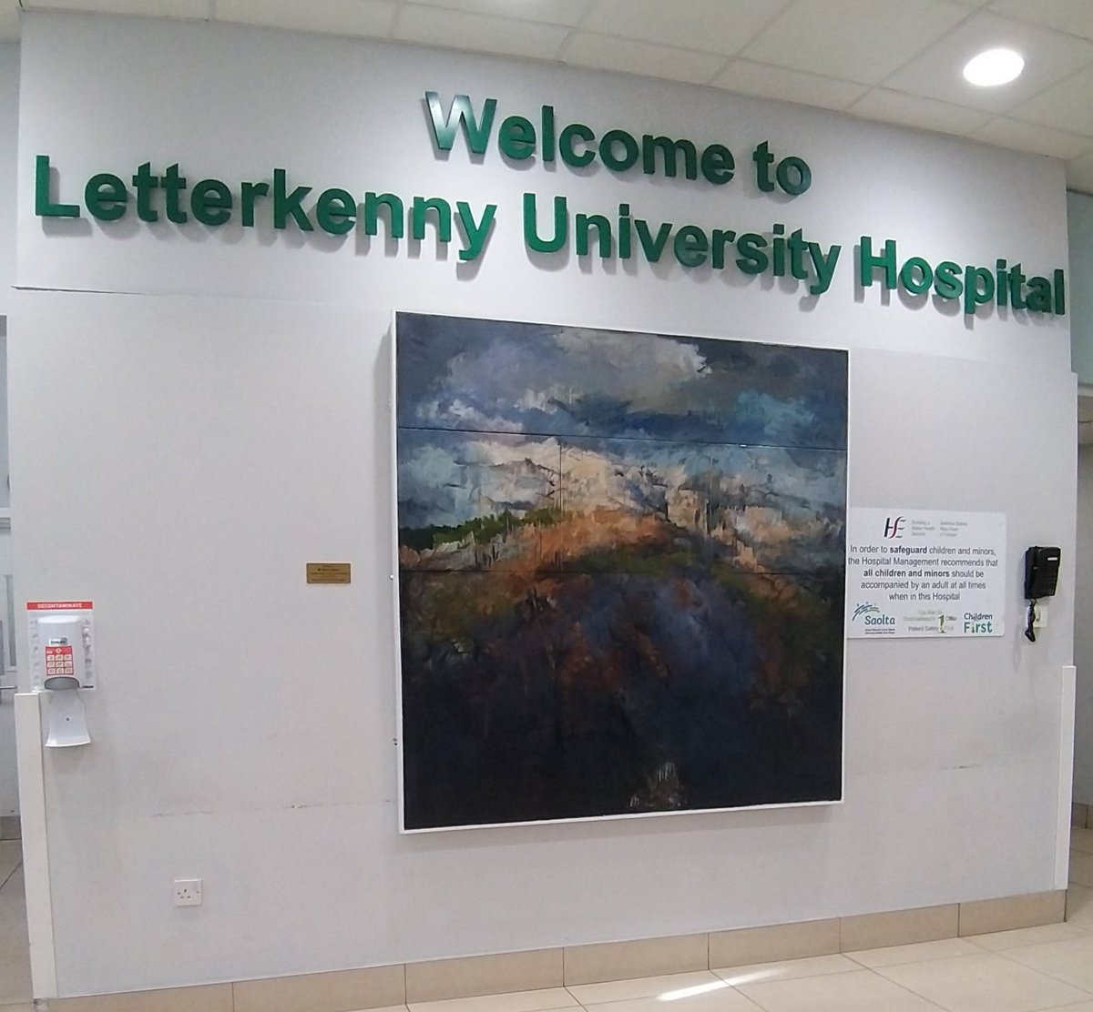 "One day at a Time" books delivered to Letterkenny University Hospital. Warm welcome and tour of maternity unit/NICU ❤ by Amanda Scott CNM2 and Mary Lynch CMM3. Sending my warmest blessings 🧸📘🎁
#perinatalmentalhealth
#parentjourney
#Donegal