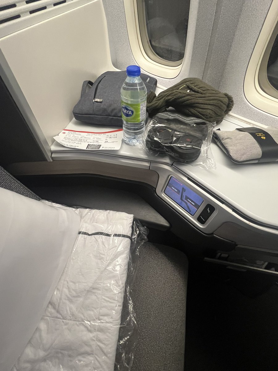 Discreet_Fan's tweet photo. Best sleep in a while en route to Toronto 🇨🇦🫶🏼.
#AirCanada
#YYZbound
#Travelwork https://t.co/XxfZcgUm5j