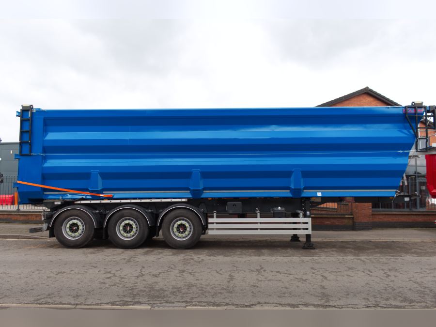 ColsonTrailers's tweet photo. 'ScrapLite'

Our 75yd³ steel tipping trailer that proves you don’t need to compromise on strength to go lighter! 🚛🪶 

Tackle your scrap jobs with ease &amp; efficiency.
🌐 https://t.co/Q7I1sFLkLP
☎️ 01773 424 210
📩 info@colsontrailers.co.uk

#ScrapMetal #Trucks #Bespoke #Scrap https://t.co/mF5tqjAlL5
