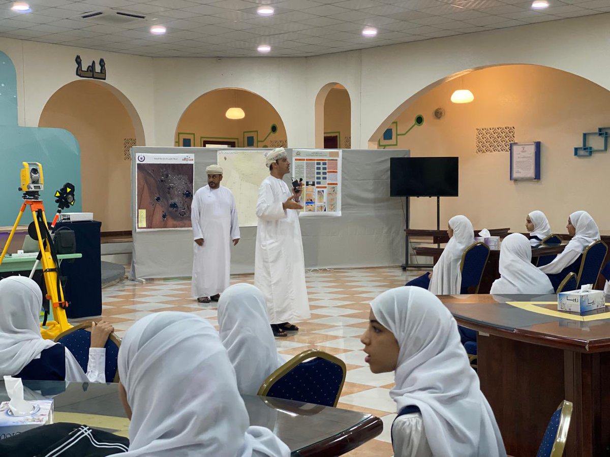 EduGovNsq's tweet photo. ضمن فعاليات اليوم الثاني لبرنامج الاحتفاء ب #اليوم_الخليجي_للموهبة_والإبداع نظمت دائرة التربية الخاصة والتعلم المستمر ممثلة في قسم  التربية الخاصة  ب #تعليمية_شمال_الشرقية  ورشة بعنوان التقنيات الحديثة في الجغرافيا وتحديد المواقع وذلك بمركز الاستكشاف بإبراء . https://t.co/Wmw63FFhUB