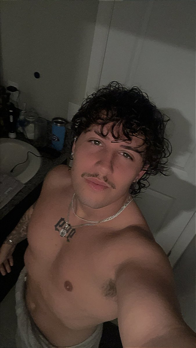 Go add my socials and I’ll drop the towel!!
INSTAGRAM: instagram.com/itsfrankierini…
SNAPCHAT: snapchat.com/t/WBgDWi2W
ONLYFANS: onlyfans.com/italianstallio…