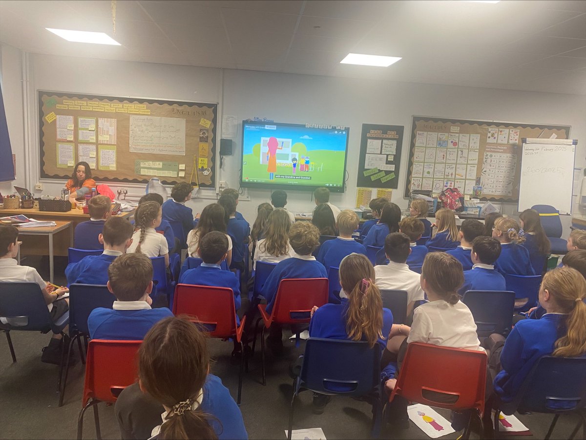 EyePrimary1's tweet photo. Years 5 and 6 had a dementia talk with Hartismere Place this afternoon. They are now 'Dementia Friends' with the Alzheimer's Society. It was really interesting for them to learn about dementia and how to support people with dementia. https://t.co/VCMvHFItdy