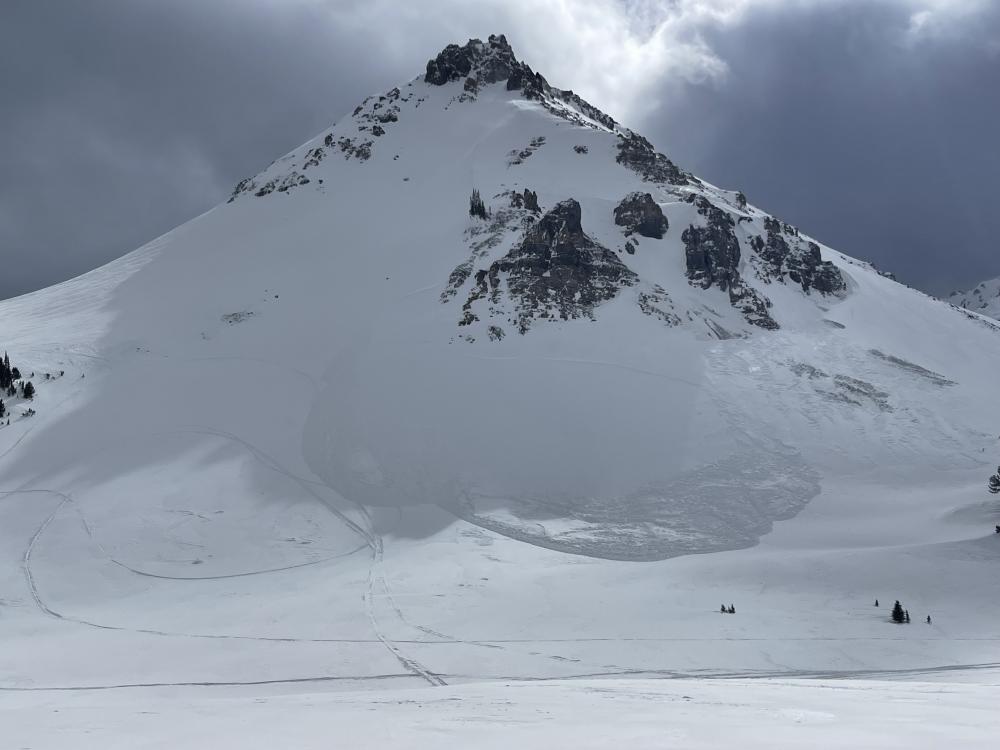 Avalanche forecast 2/26
mtavalanche.com/forecast

Yesterday, an avalanche buried a snowmobiler whose head was five feet under the snow. Resuscitation was successful, and we are happy that everyone was okay in the end

📸Avalanche on Crown Butte near Cooke City yesterday. N. Meyers