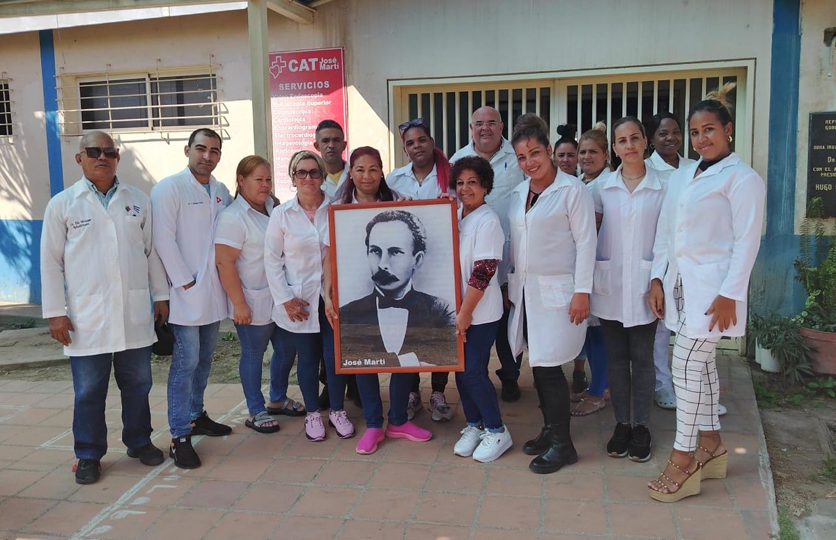 Es realmente un orgullo para nuestro pueblo y para nuestra Revolución que nuestros trabajadores de la salud estén prestando servicio en [otros] países. Es un orgullo para nuestra patria el creciente prestigio de nuestros médicos".
#40AniversarioUCCM #CubaPorLaVida #CubaCoopera
