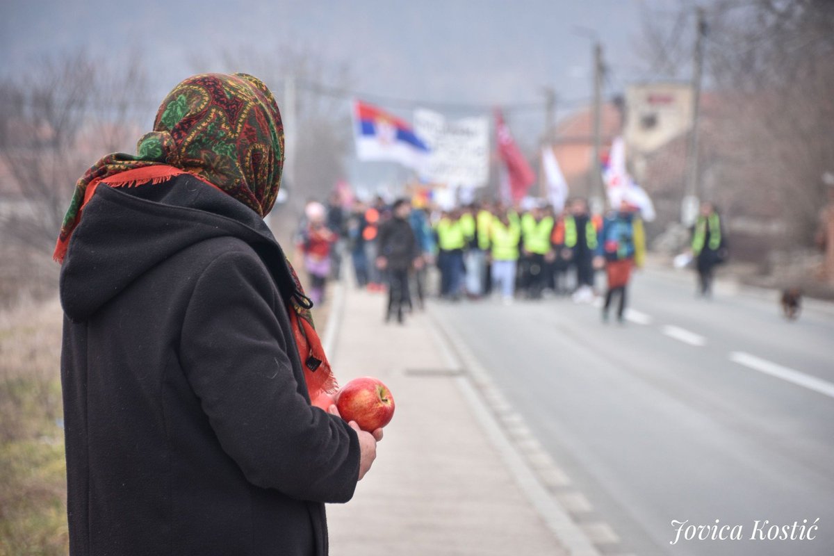 "Dala bi im i dušu, al' ne mogu."
Baba Jovanka 82g.

Fotografija - Jovica Kostić, zapratite ga na FB i YT, cima se čovek, gomilu šetnja je ispratio, sjajne priloge i priče pravi