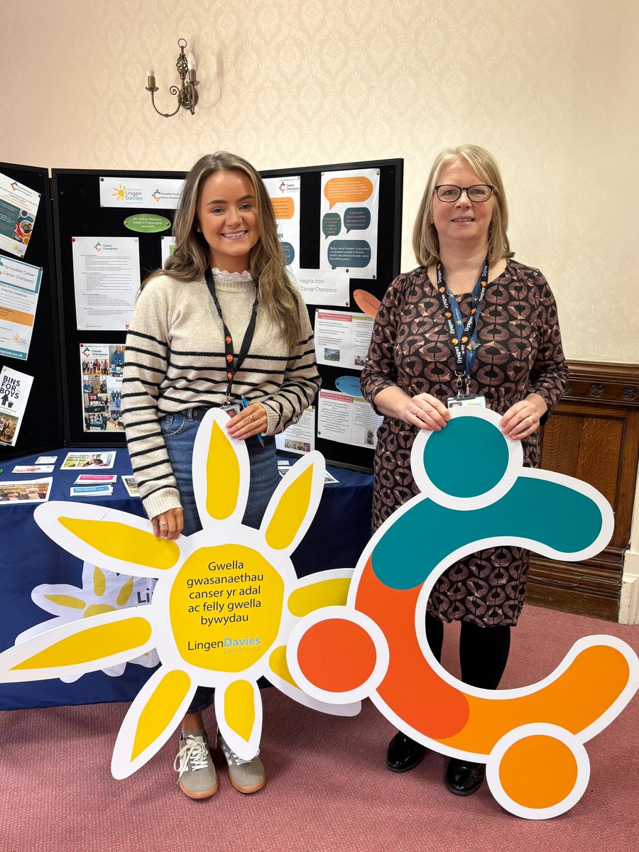 Gwych gweld gwybodaeth dwyieithog ar gael heddiw gan Lingen Davies a'r Hyrwyddwyr Canser. 
Great to see Welsh language information available and the use of the <a href="/PAVOtweets/">Powys Assoc Vol Orgs</a> resources today by <a href="/LingenDavies/">Lingen Davies Cancer Support</a> and the Cancer Champions. #ycynnigrhagweithiol #theactiveoffer #cymraeg