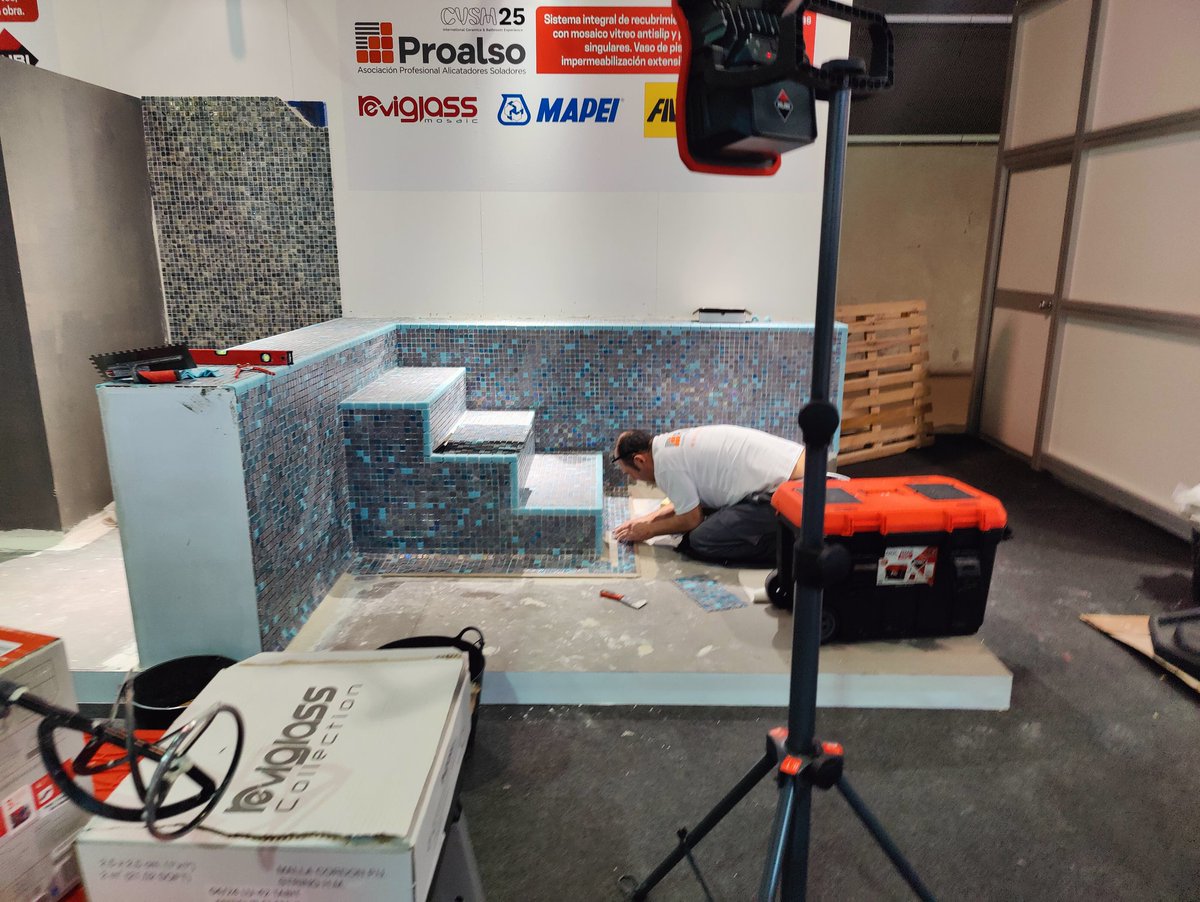 Proalso's tweet image. XXIV Encuentro de Colocadores en @Cevisama con los profesionales de Proalso y el Primer Concurso Nacional de Colocación Cerámica para alumnos de Formación Profesional de Stand E30 pabellón 4.