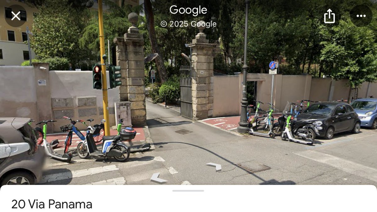Davanti all’ingresso Luiss in via Panama c’è sempre assembramento di e-bike e #monopattini lasciati come capita. Credo per mancanza altrnative. Possibile che nessuno abbia mai pensato a creare lì davanti un parcheggino dedicato? Basterebbe lo spazio che occupano poche automobili.