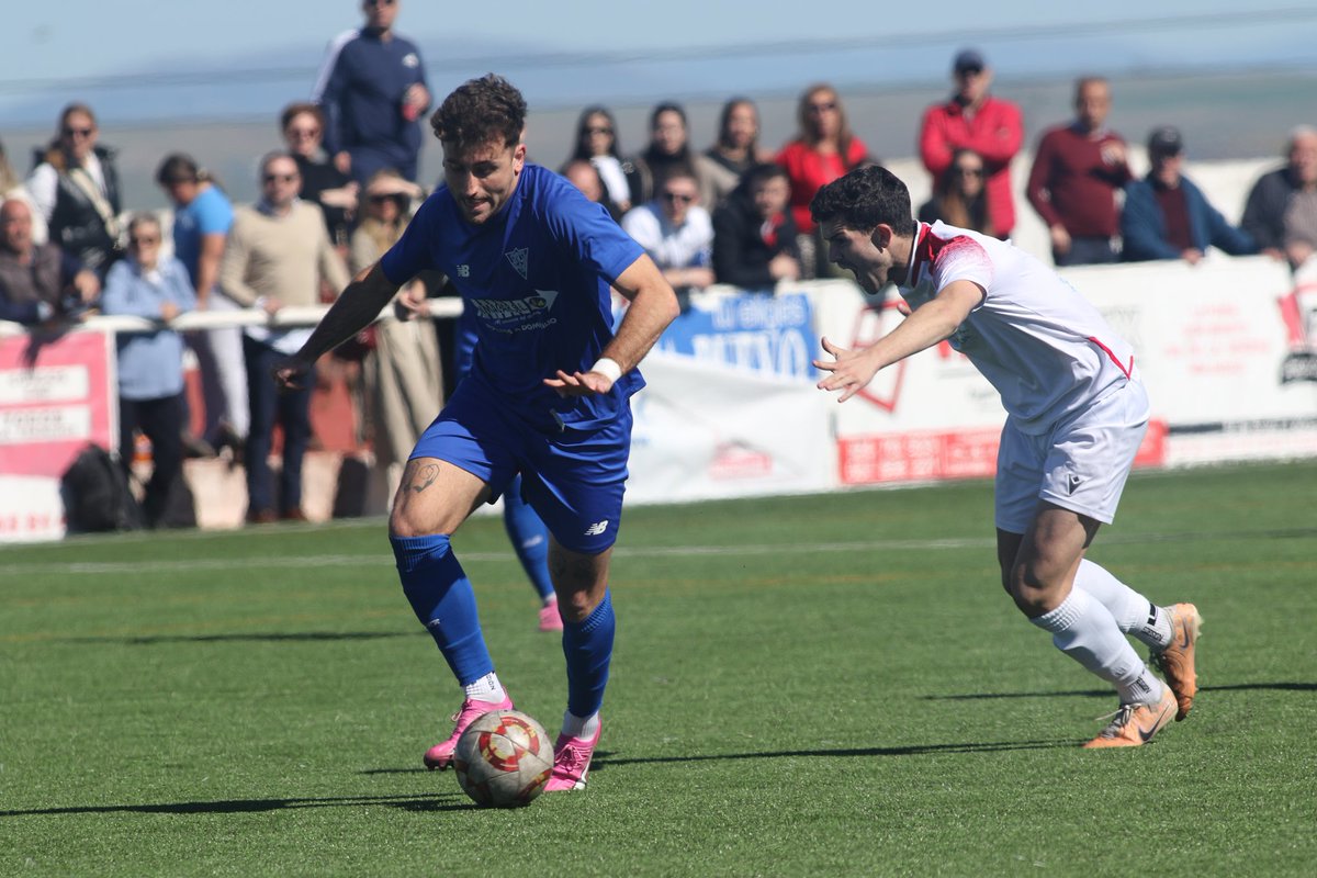 Michu <a href="/MiguelAEscobedo/">Michu Escobedo Luna</a> jugador del <a href="/CCalamonte/">CD Calamonte</a> 

Seguimos trabajando, y seguimos con las mismas ganas de que llegue cada domingo, afición a las 12:00 Horas, nos vemos por el Municipal 🏟️⚽⚽⚽

#domingosdefutbol