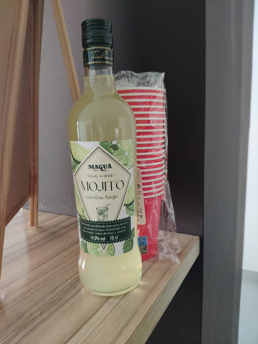 Buenas tardes. 
Vengo a deciros que esta tarde, en mi pelu estaré #Abellezando y celebrando la vida 🥳