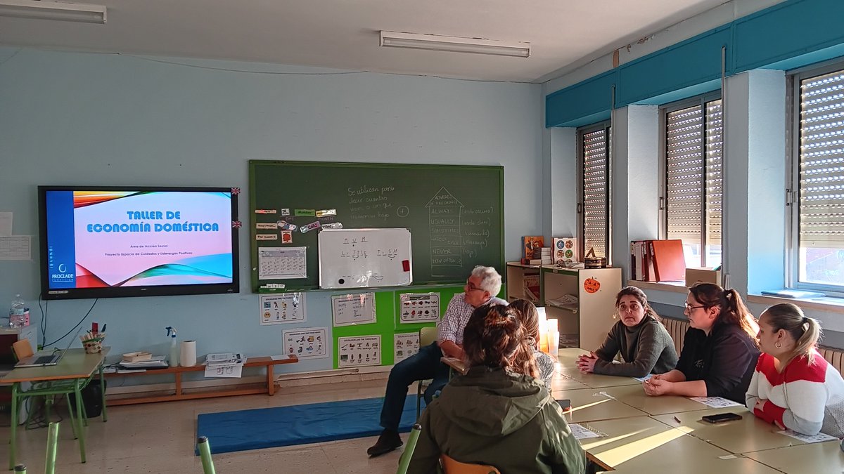 💵Desde la delegación de #Puertollano hemos acudido al #IESMireiaBelmonte con nuestros tips sobre #saludfinanciera para cada economía doméstica. ¡Gracias a todos/as por su participación!

#EspaciodeCuidados
