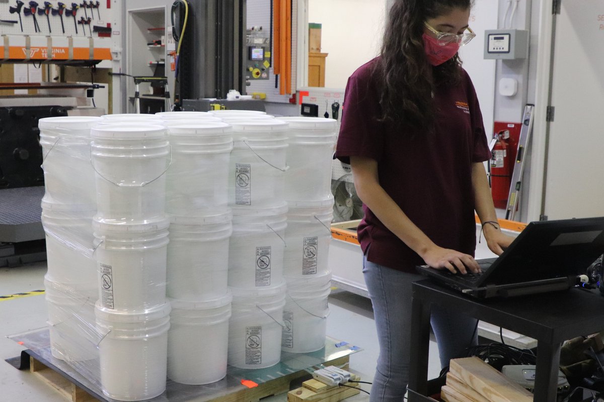 Mary Paz Alvarez conducted research focused on the interactions between plastic pails and pallet components with the aim of improving pallet design for safer and more sustainable transport of pails. Read more: unitload.vt.edu/plasticpailres…

#VT #PlasticPailResearch #PalletStrength