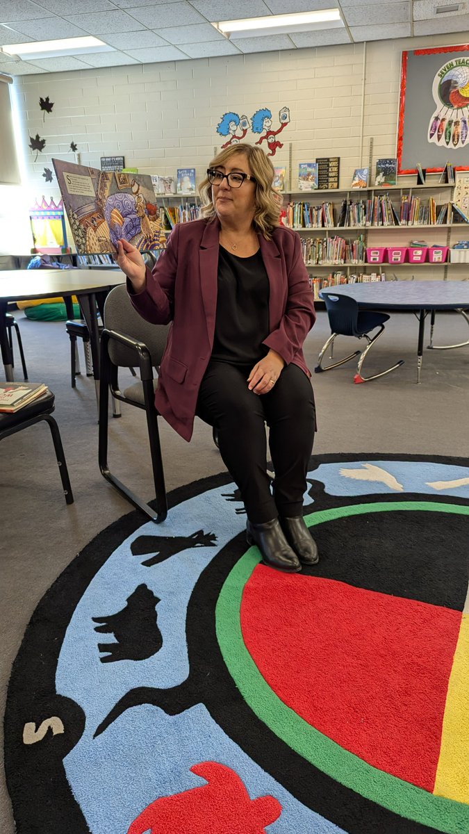 📚Our Assistant Superintendent, Mrs. Minaker, had the pleasure of reading to students at Robert Smith School and Ruth Hooker School! The students were all smiles as they engaged with exciting stories and celebrated the joy of reading.📚