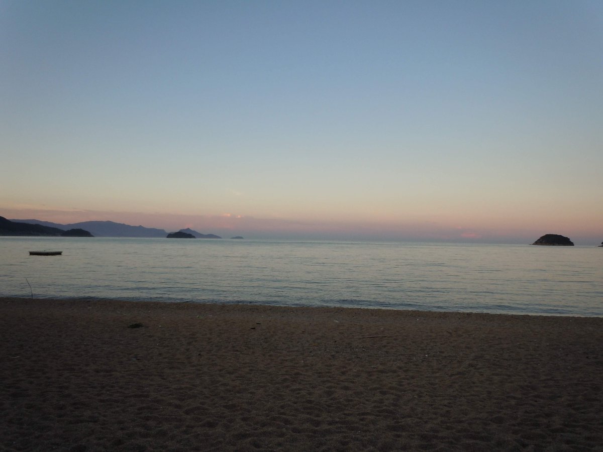 「海は帰った後も美しい」
”The beach is beautiful even when there is no one around”

#香川
#風景写真 
#思い出
#sea
#Memory
#Landscape Photography