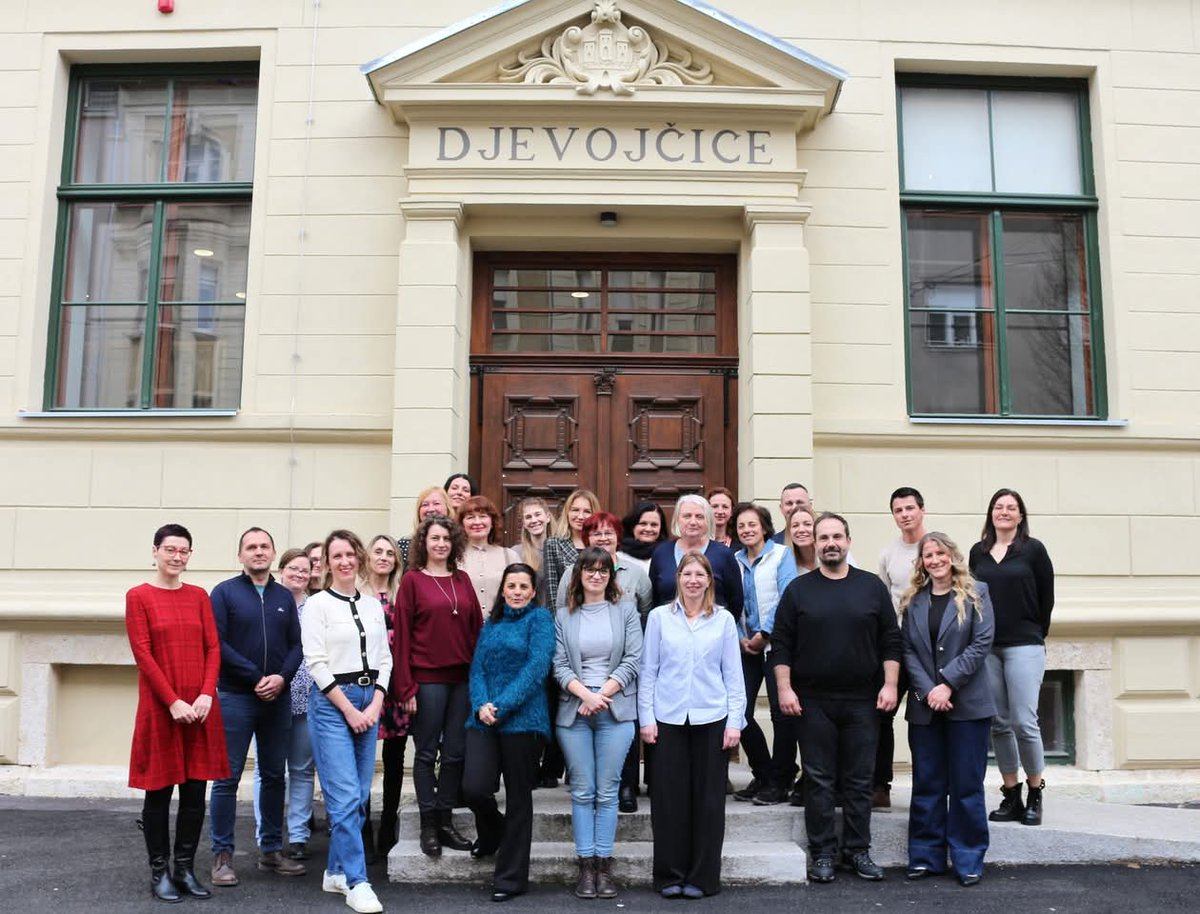 Druga Škola medijske pismenosti okupila je polaznike iz raznih dijelova Lijepe naše, od Dubrovnika i Splita preko Rijeke, Karlovca, Oroslavja, sve do Požege, Daruvara i Osijeka.
Kako nam je bilo pročitajte na našoj internetskoj stranici! 👇
djecamedija.org/odrzana-druga-…