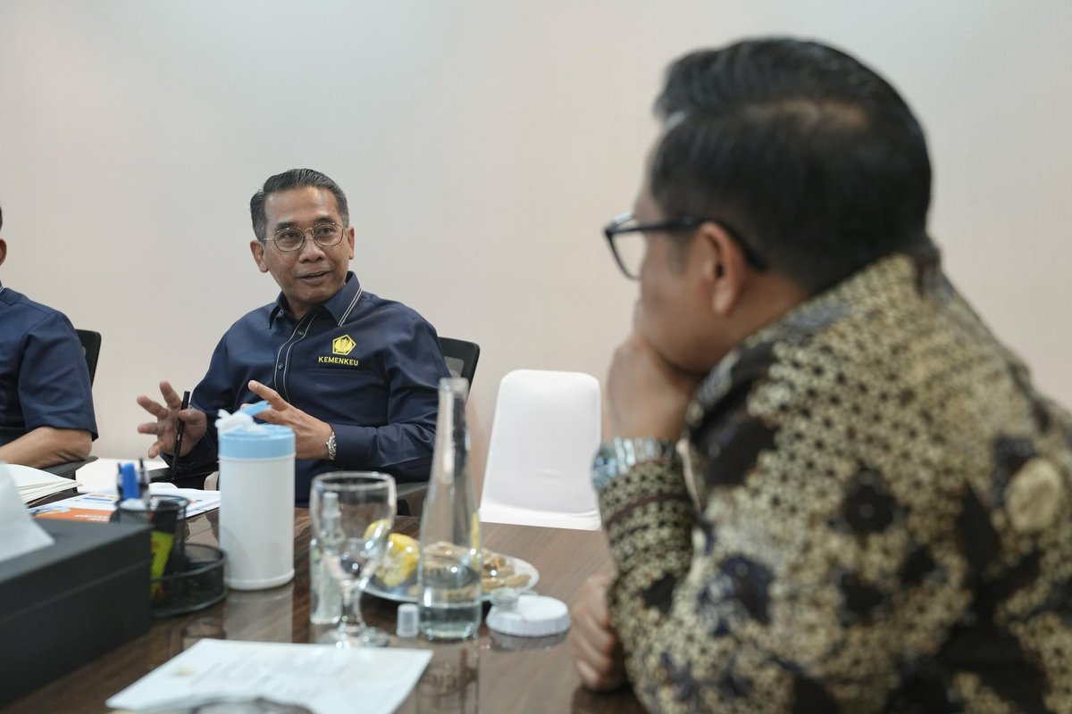 Berdiskusi dengan Direktur LPDP @andinhadiyanto dan jajaran.

Kami membahas rencana kolaborasi terkait riset dan program untuk mendukung pemberdayaan masyarakat, khususnya upaya pengentasan kemiskinan.

Dalam upaya menciptakan lapangan kerja, LPDP perlu membuat program pelatihan