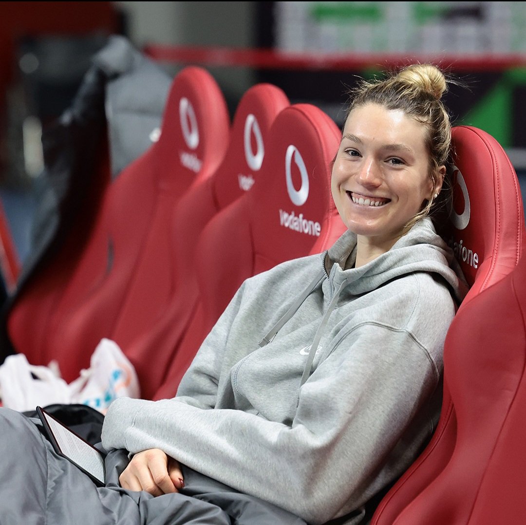 EtrealLive's tweet photo. #Bergamo is actively working on reshaping its roster for next season. While #Pianiโs situation is still unclear, the club sees Kendall #Kipp from #Vakifbank as a key target to strengthen the opposite position. Talks are ongoing, and more developments are expected soon. https://t.co/E84PsvzL51