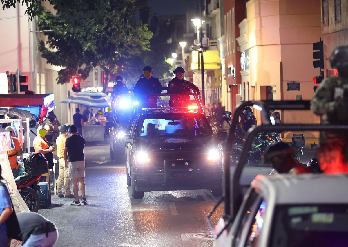 Informo al pueblo de Tabasco que, como resultado del trabajo coordinado de Fuerzas Estatales y Federales en el “Operativo Olmeca”, fueron detenidos en el municipio de Centro 14 generadores de violencia, entre ellos 4 masculinos de origen guatemalteco.