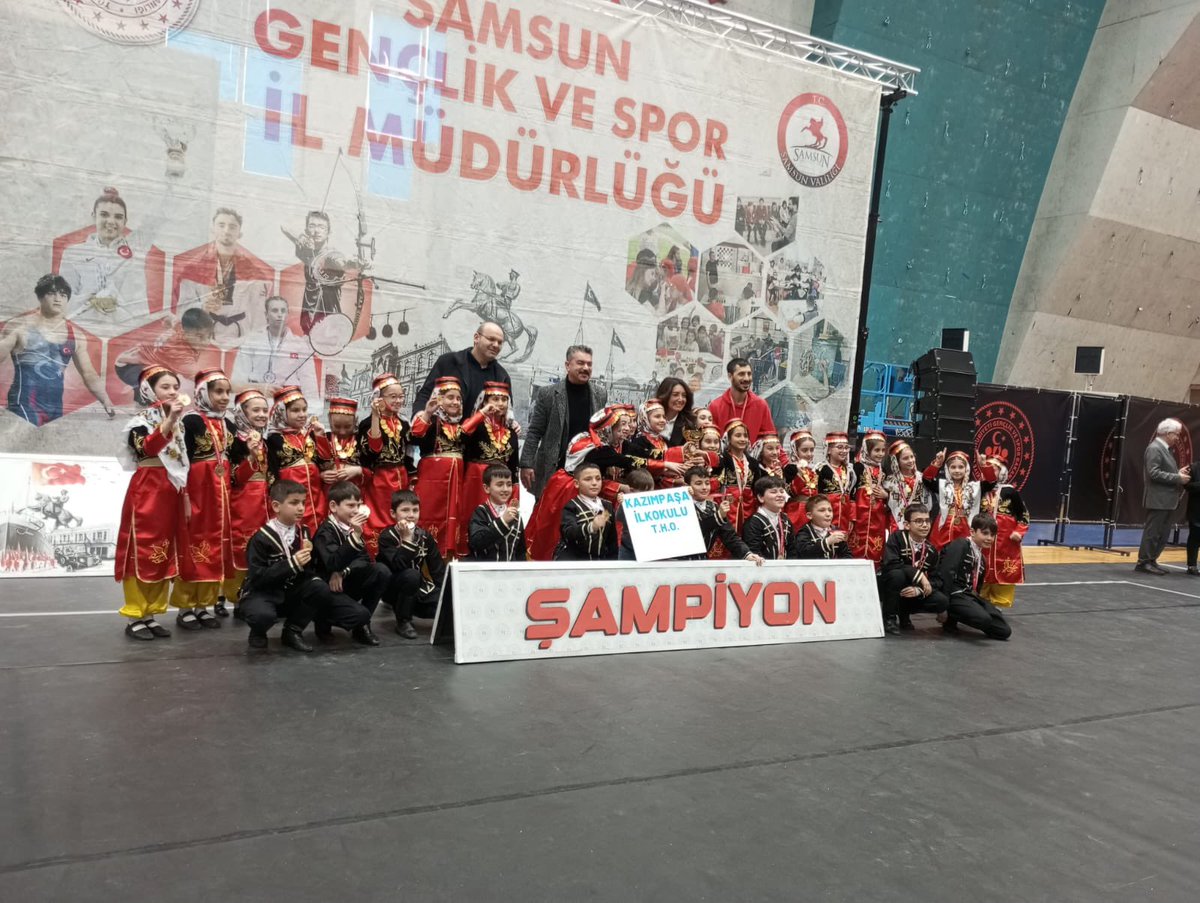 Halk Oyunları Minikler Düzenlemeli dalından Samsun İl Şampiyonu olan öğrencilerimizi, halk oyunları öğretmenimiz Tayfun hocamızı ve emeği geçen herkesi tebrik ediyoruz.