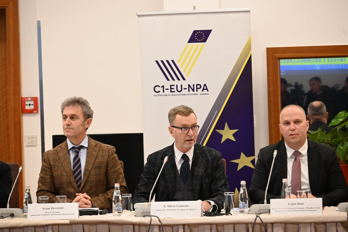 AlbaniaCluster's tweet image. @CSDGALBANIA presents the 2024 report on corruption &amp;amp; organized crime in 🇦🇱.
🔹 Progress &amp;amp; key challenges
🔹 Efficiency &amp;amp; Transparency remain key
🔹 Justice reform remain crucial for 🇦🇱’s EU path!
@ReinoutVos @ElgaMitre @EUinAlbania @SPAK_Albania @KLP_al