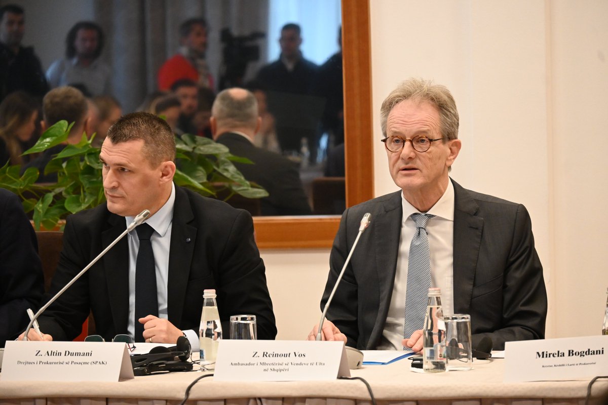 AlbaniaCluster's tweet image. @CSDGALBANIA presents the 2024 report on corruption &amp;amp; organized crime in 🇦🇱.
🔹 Progress &amp;amp; key challenges
🔹 Efficiency &amp;amp; Transparency remain key
🔹 Justice reform remain crucial for 🇦🇱’s EU path!
@ReinoutVos @ElgaMitre @EUinAlbania @SPAK_Albania @KLP_al