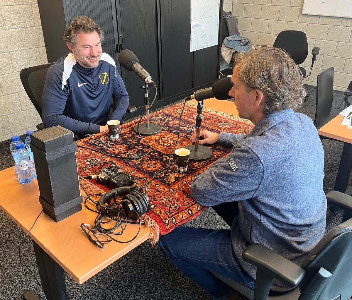 Deze week gaat Alex in gesprek met NAC-trainer Carl Hoefkens!

Natuurlijk over de goede prestaties in Breda, maar ook over spelen in de Premier League, zijn bijzondere reis naar Gibraltar en de waarom-vraag!

Apple: podcasts.apple.com/il/podcast/car…
Spotify: open.spotify.com/episode/3oJxIx…