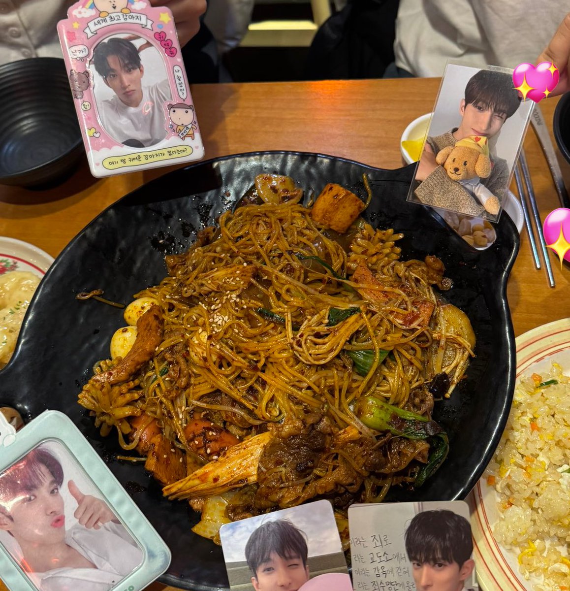 내가 뭘 먹었는지 봐줘 😍😍😍😍😍 
이집진짜맛집임 다음엔 탕으로갈게