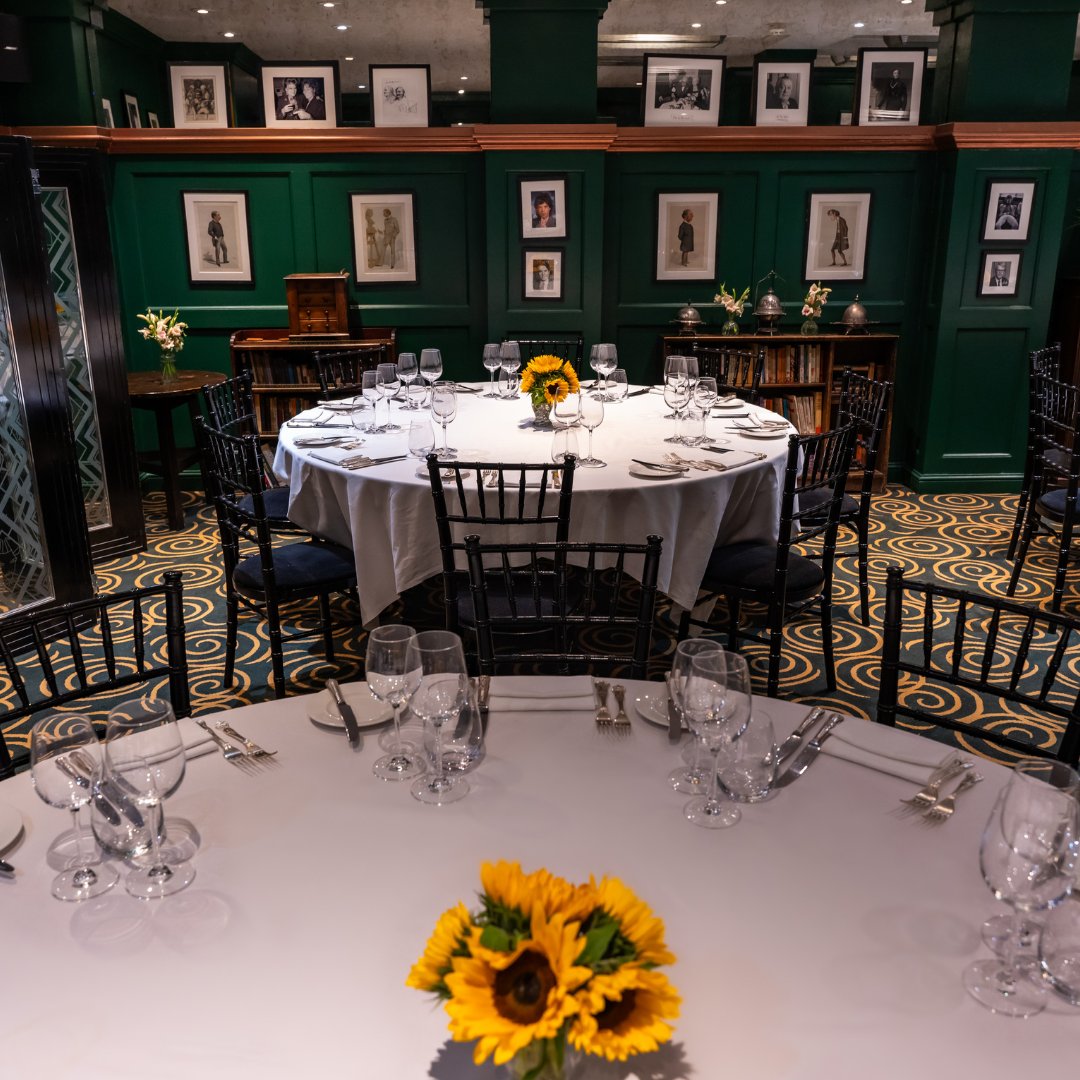 The Library seats up to 40 guests on round tables of 10. It’s rather cosy.💚

#finedininglondon #londonrestaurant #frenchrestaurantlondon #soholondon #londonfoodie #roomhirelondon #privatedininglondon