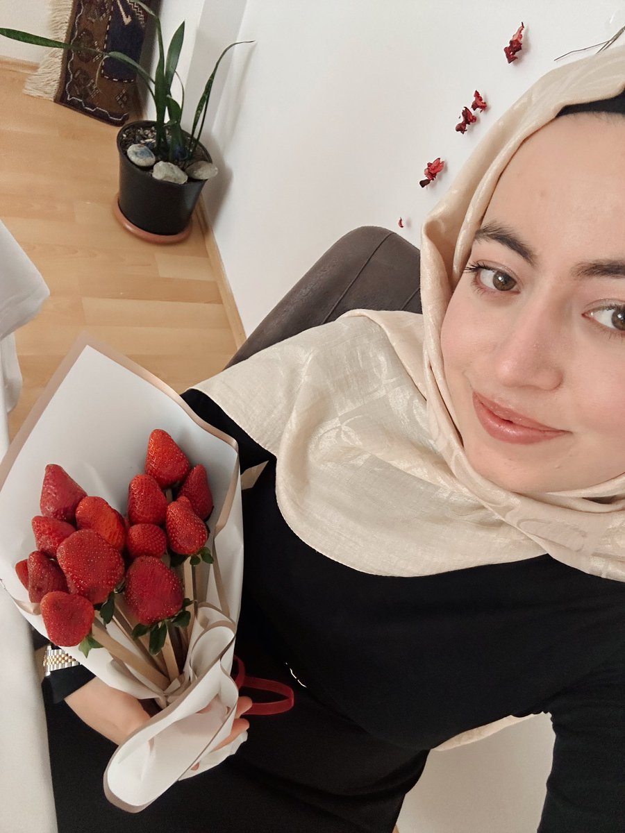 Nur343523's tweet photo. Çilek buketi >diğer buketler 🍓 https://t.co/Ddcu4h3bmH