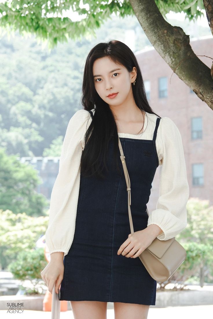 kdrama_menfess's tweet photo. •kdm• happy birthday Shin Suhyun!😻✨ 

kapan pertama kali kamu jatuh cinta sama si cantik inii??🥹🥰💖

https://t.co/NmzCaXR7k6