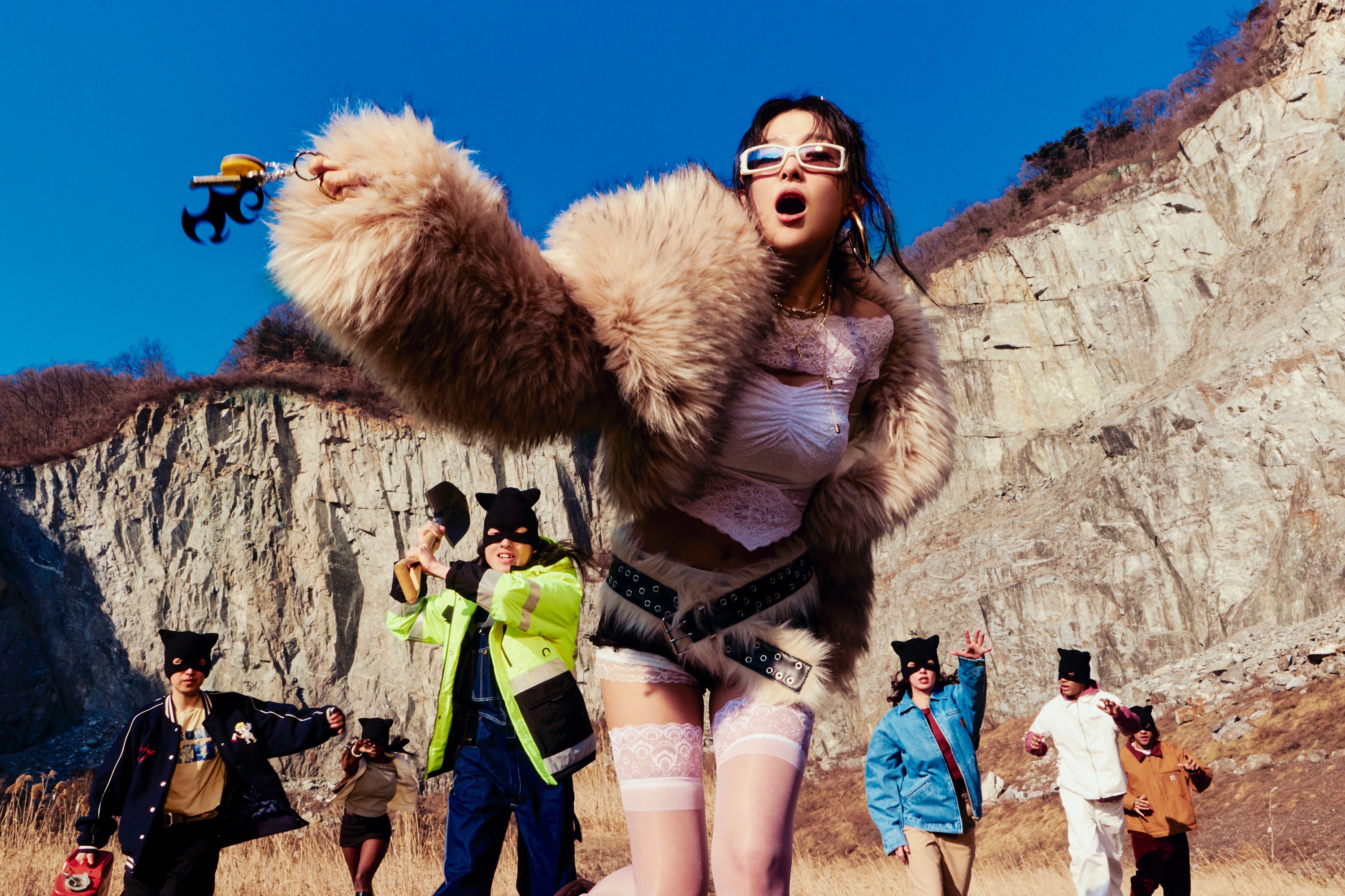 GkuNHdibUAAoHOL?format=jpg&name=4096x4096