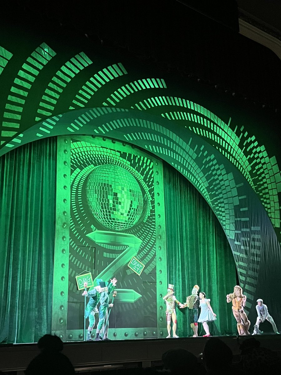 pb_2foundation's tweet photo. Our Rally Champs mentors and mentees had a magical time at @CincyBallet @mvkcincinnati Community Night performance of Wizard of Oz. Thank you MVK! CincinnatiBallet #RallyChamps #MakingMemories 
🎭✨ https://t.co/ccwnAYgA4r