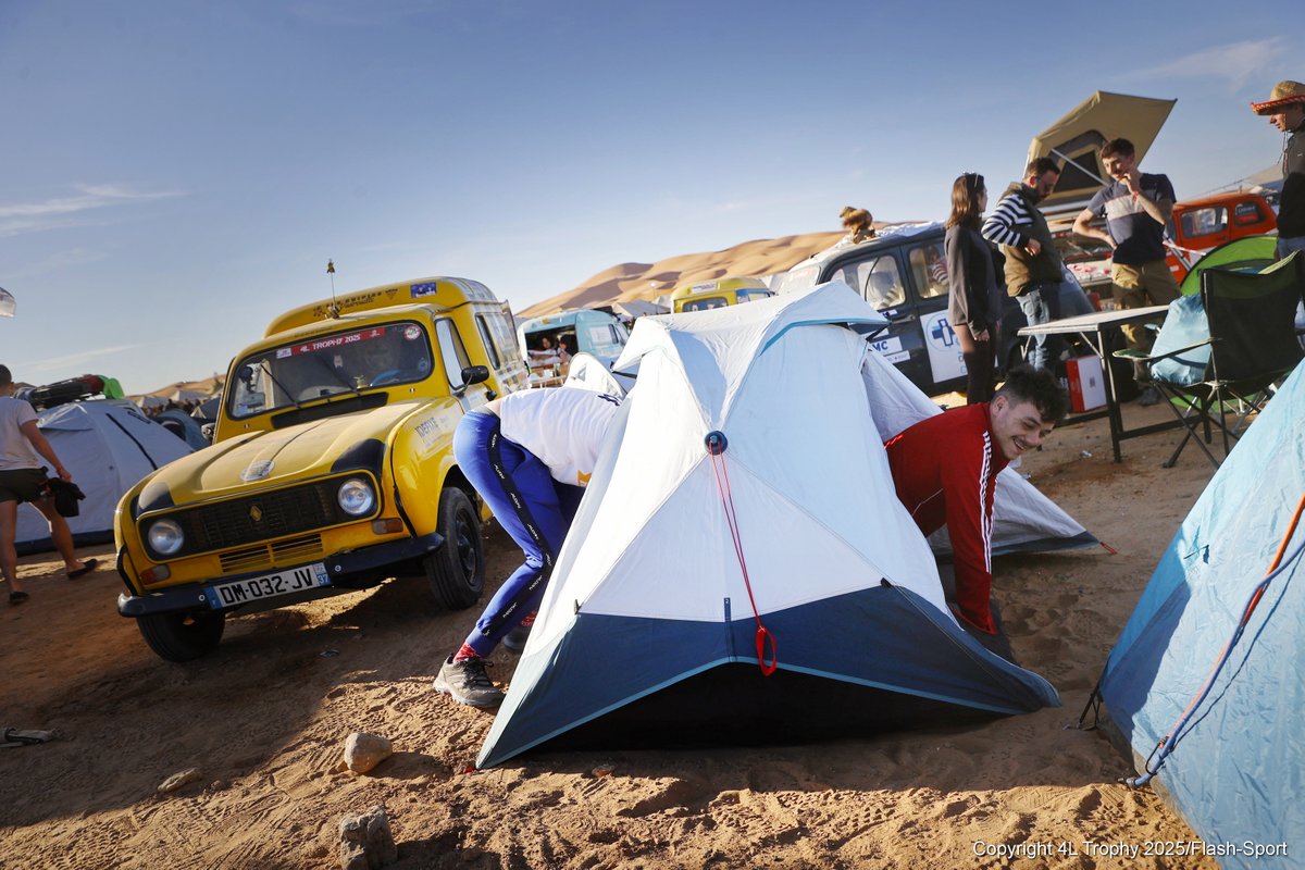 4L_Trophy's tweet photo. Good morning bivouac ☀️
TROPHISTES READY pour attaquer cette nouvelle journée de pistes ! 
–
#4LTrophy2025 · Flash-Sport/ Désertours https://t.co/YazWNPzJ9t