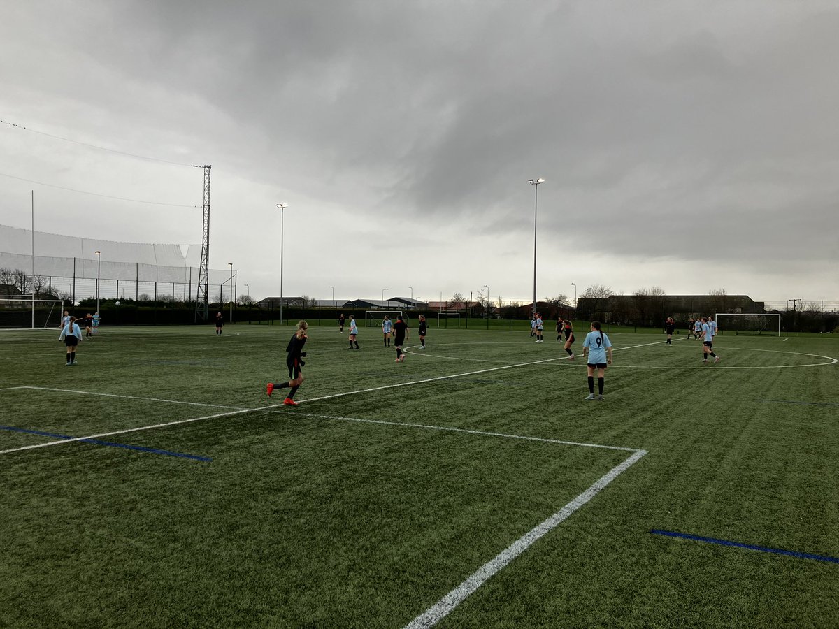Girls ⚽️ 

4-2 up away to award after 15 minutes - entertaining game 👏🏻
