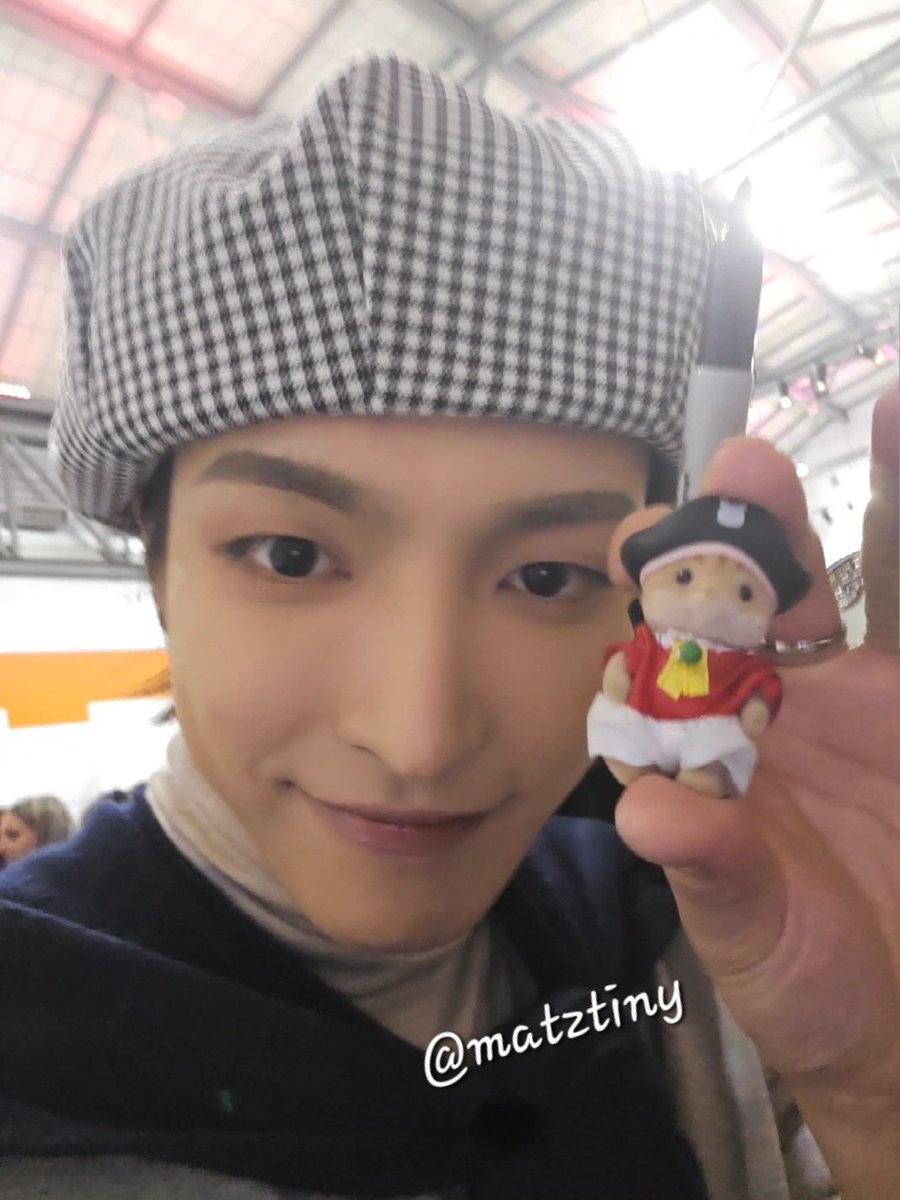 Hongjoong with my pirate squirrel.🥹
...and I asked him what his favourite David Bowie song is. He said Space Oddity, and I told him he reminds me so much of Bowie. The two loves of my life colliding. No plans to recover nope. 😭