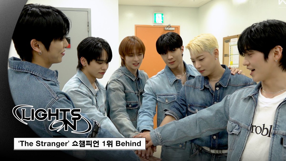 ONF_offcl's tweet photo. [🎥] [LIGHTS ON] ‘The Stranger’ 쇼챔피언 1위 Behind
(https://t.co/DWhdVSuJXi)

#온앤오프 #ONF 
#The_Stranger #ONF_MY_IDENTITY https://t.co/Kj8T38ZdTo