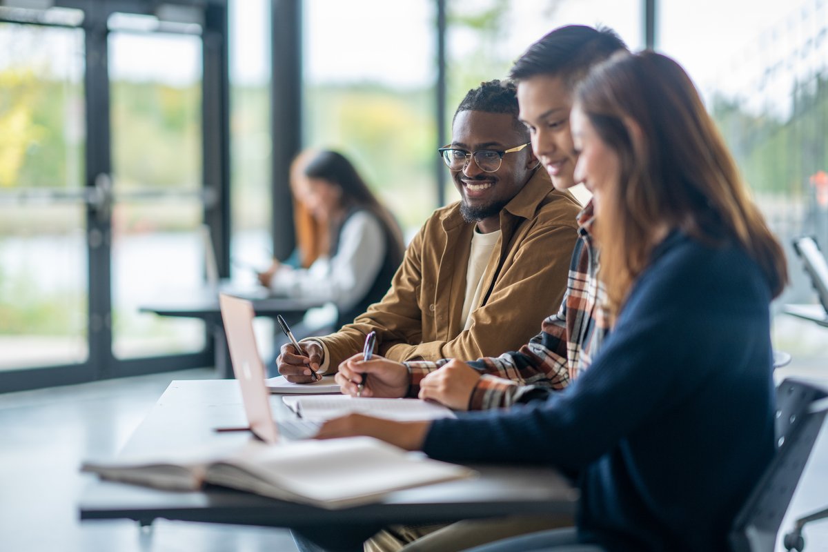 environmentca's tweet photo. 1/2 We are offering 80 scholarships to six universities across #Canada that offer atmospheric science programs meeting our hiring requirements for meteorologists. 📚 https://t.co/pIRqTXkhlP