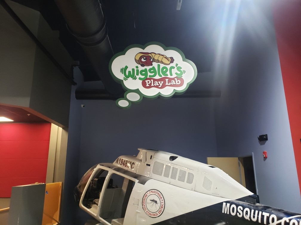 BSSigns1's tweet image. Transform your retail or commercial space with indoor signage solutions from B&amp;amp;S Signs! We create captivating signage that enhances your brand and engages your customers. Discover how our designs can elevate your business today. Visit us at bnssigns.com or call 904-...