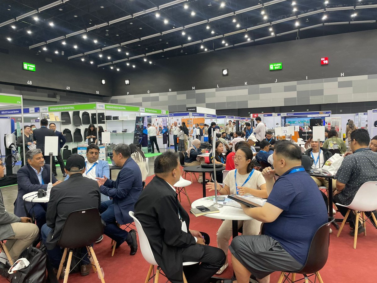 EVChargeLiveTH's tweet photo. FINAL DAY!
Day 2 of #EVChargeLiveThailand 2025 is officially underway! If you missed yesterday, today is your last chance to experience 100+ exhibitors, 80+ expert speakers, &amp; unparalleled networking. 
Admission is free. Come down to BITEC, Hall EH98, no pre-registration needed. https://t.co/BzD77irVdJ