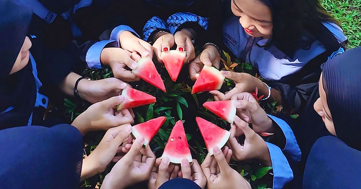 This year’s creative challenge is using Art and Creativity to construct mathematical elements using everyday objects and send us a photo of your work.
Everyone can participate. Team up! There's time until March 10.

idm314.org/2025-math-you-…