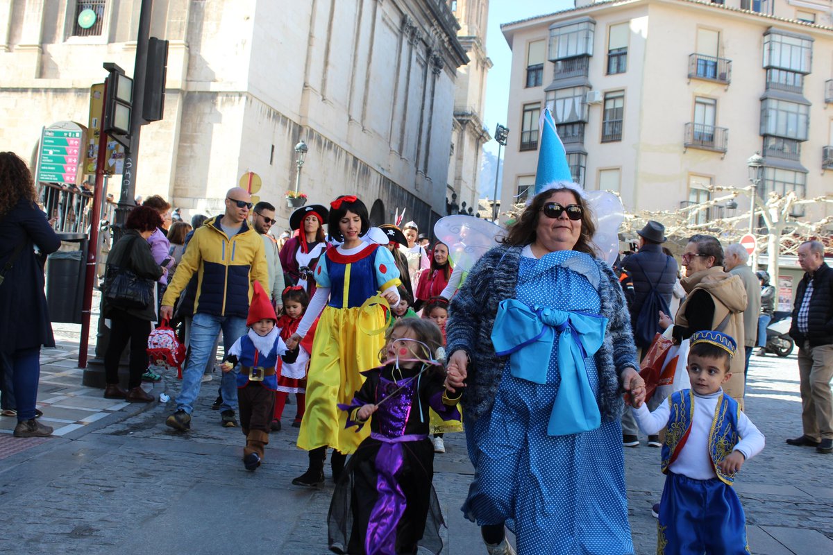 🎭 3000 alumnos y alumnas de 18 centros educativos han invadido esta mañana el centro de Jaén con el pasacalles de #Carnaval 🎉

🫶 ¡Muchas gracias a toda la comunidad educativa por participar y hacer de este dia una bonita tradición para Jaén!

#Carnaval #Jaén #CarnavalInfantil