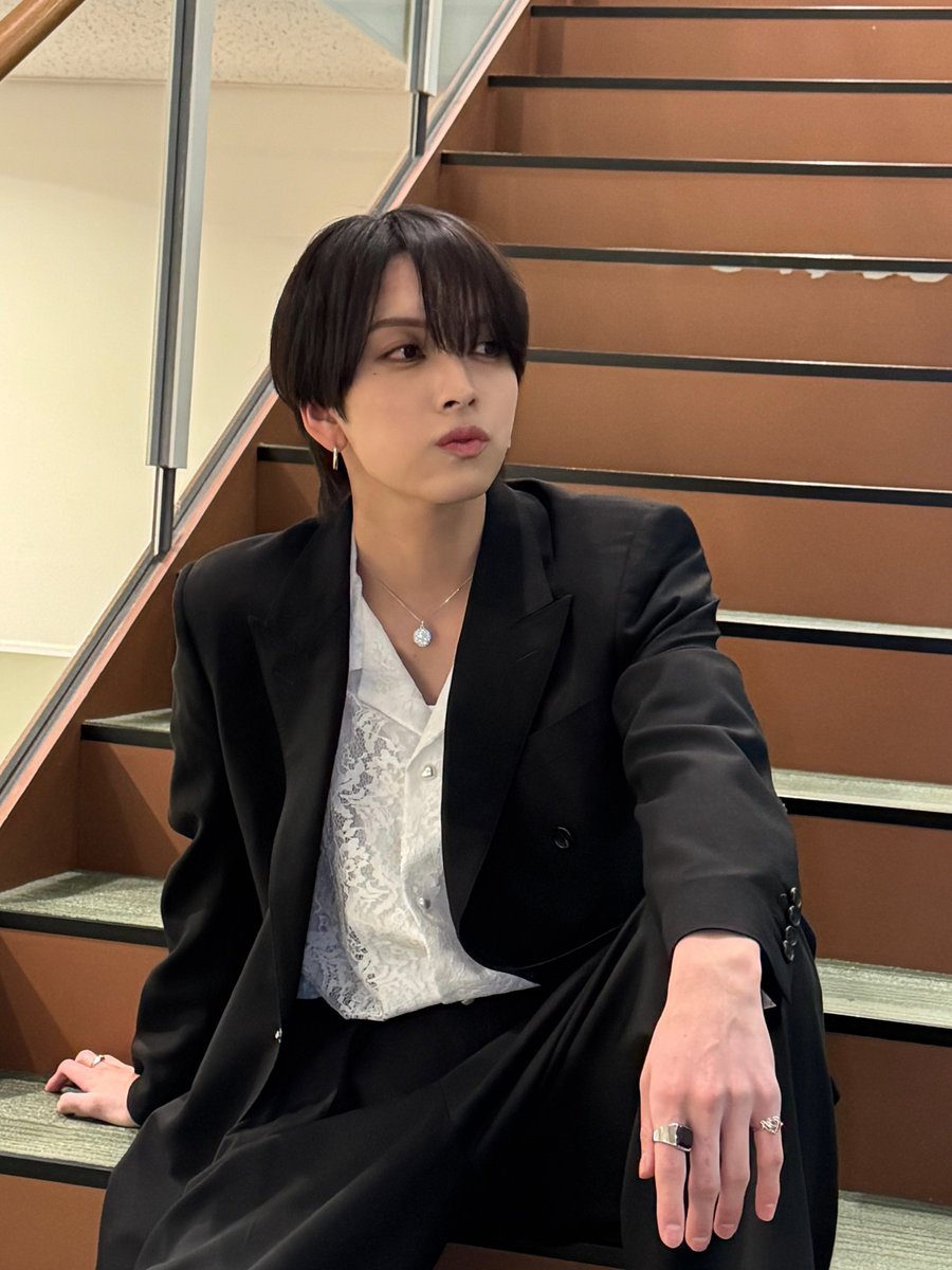 mazzel_official's tweet photo. Bet on me 👦🏻🃏

#EIKI #MAZZEL
#まぜジャック 
#MAZZEL_JOKER #MAZZEL_RSF https://t.co/EQx6VGXtSt
